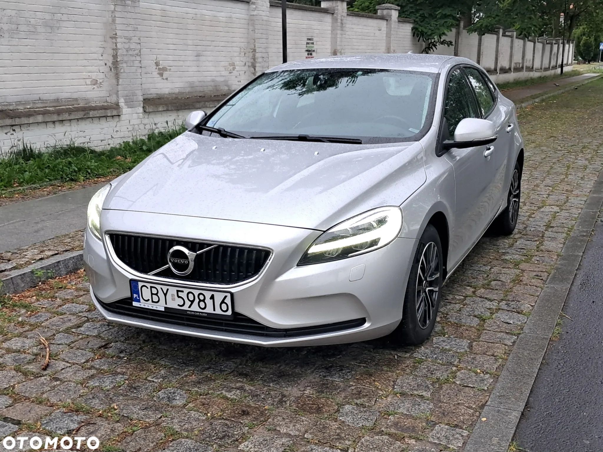 Volvo V40 D2 Drive-E Momentum - 1