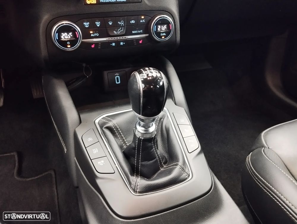 Ford Focus SW 1.0 EcoBoost Vignale - 39