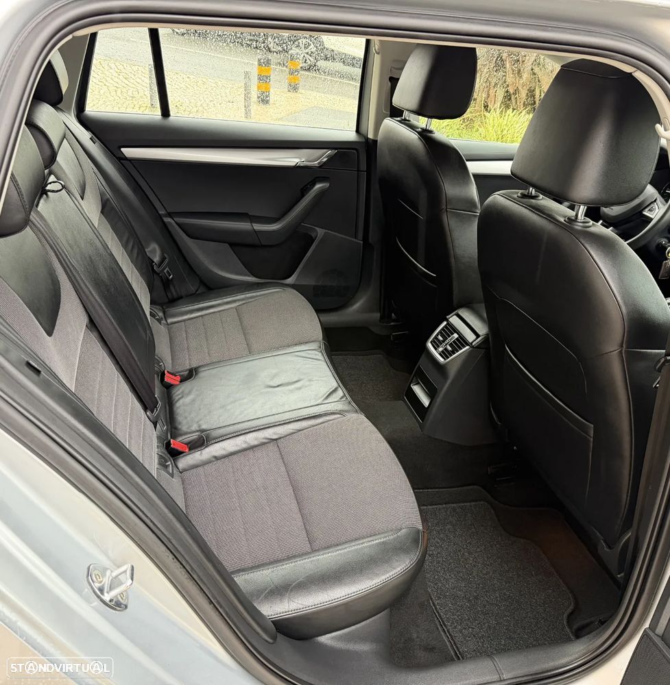 Skoda Octavia Break 1.6 TDi Sportline - 19