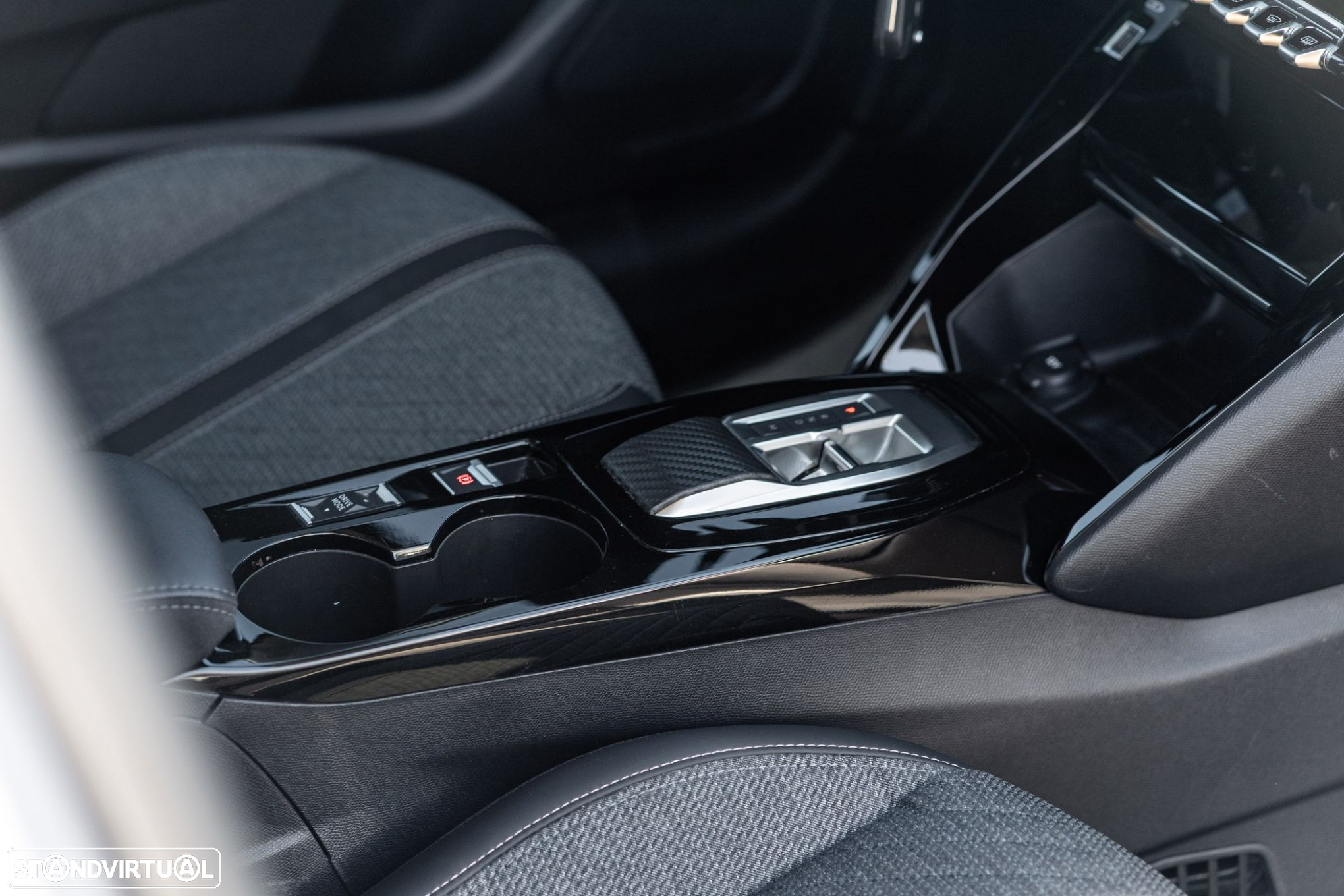 Peugeot 208 1.2 Hybrid Allure e-DCS6 - 26