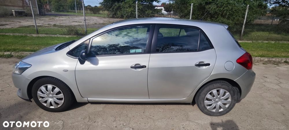 Toyota Auris 1.4 D-4D Terra - 11