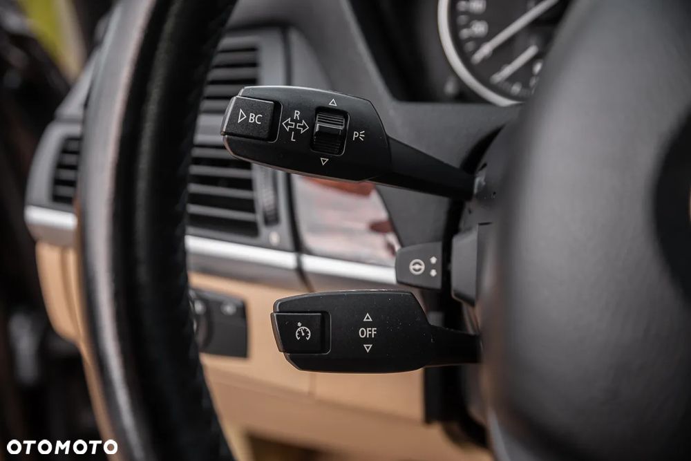 BMW X5 xDrive48i - 18