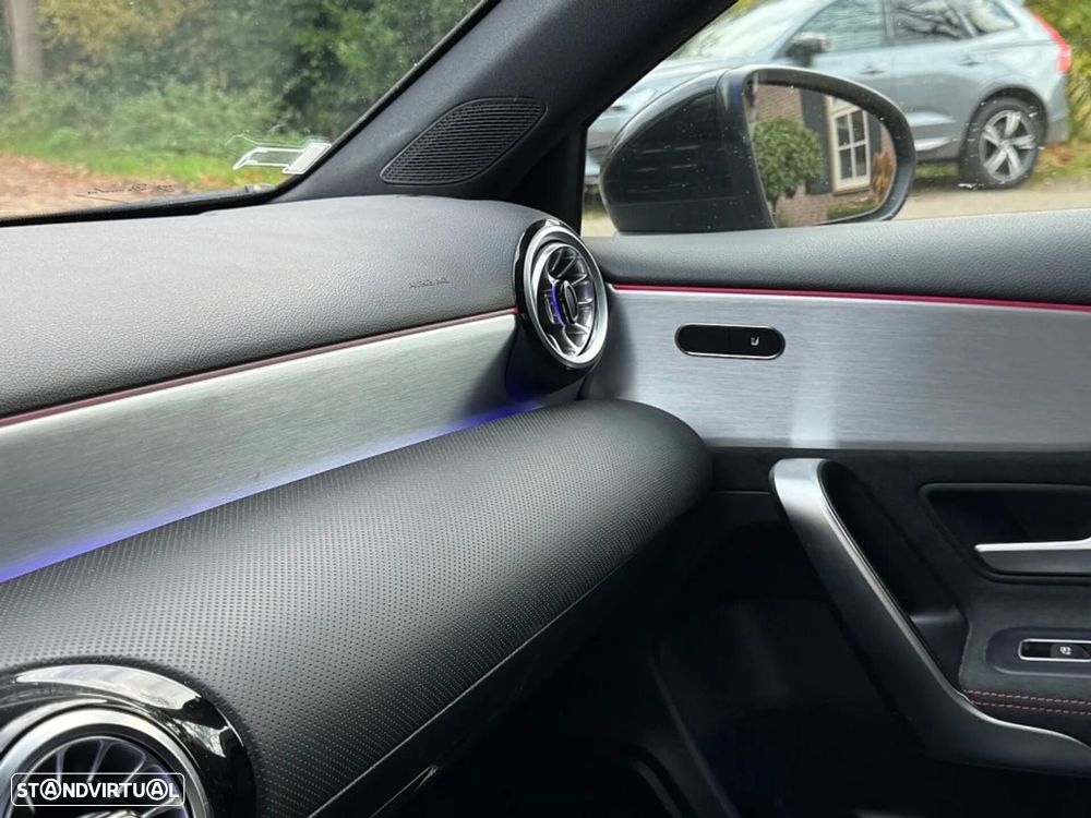 Mercedes-Benz A 250 Limousine e AMG Line - 17