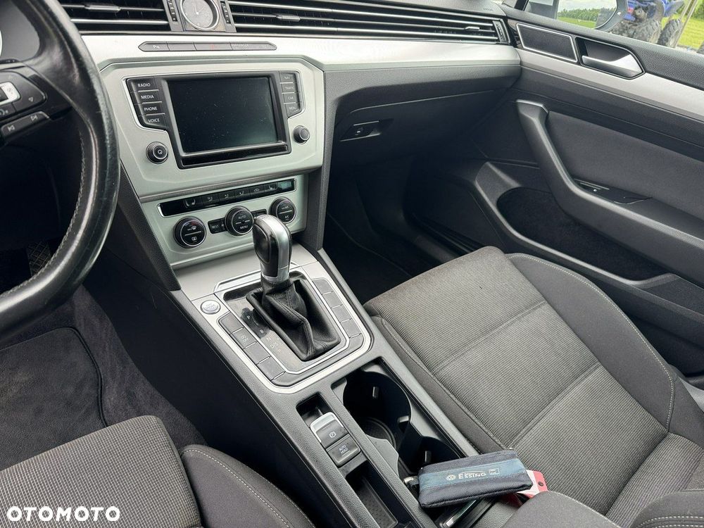 Volkswagen Passat - 21