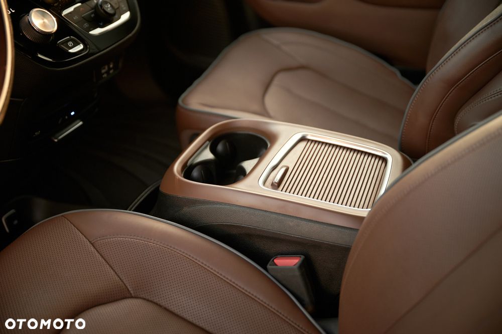 Chrysler Pacifica - 37