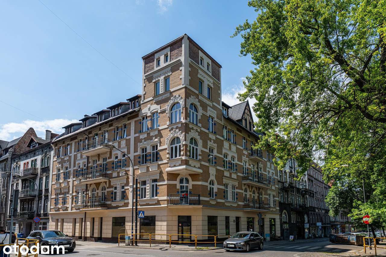 Dwupoziomowy apartament w całkowice odrestaurowanej kamienicy, centrum