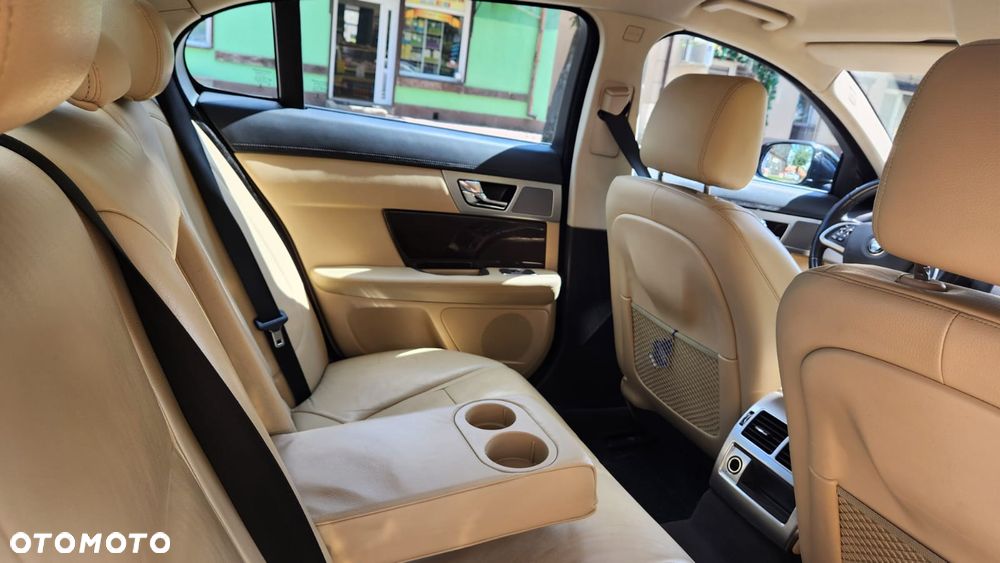 Jaguar XF 2.0 T Premium Luxury - 17