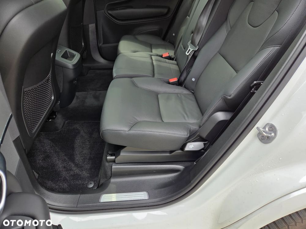 Volvo XC 90 B5 D AWD Plus Bright - 25
