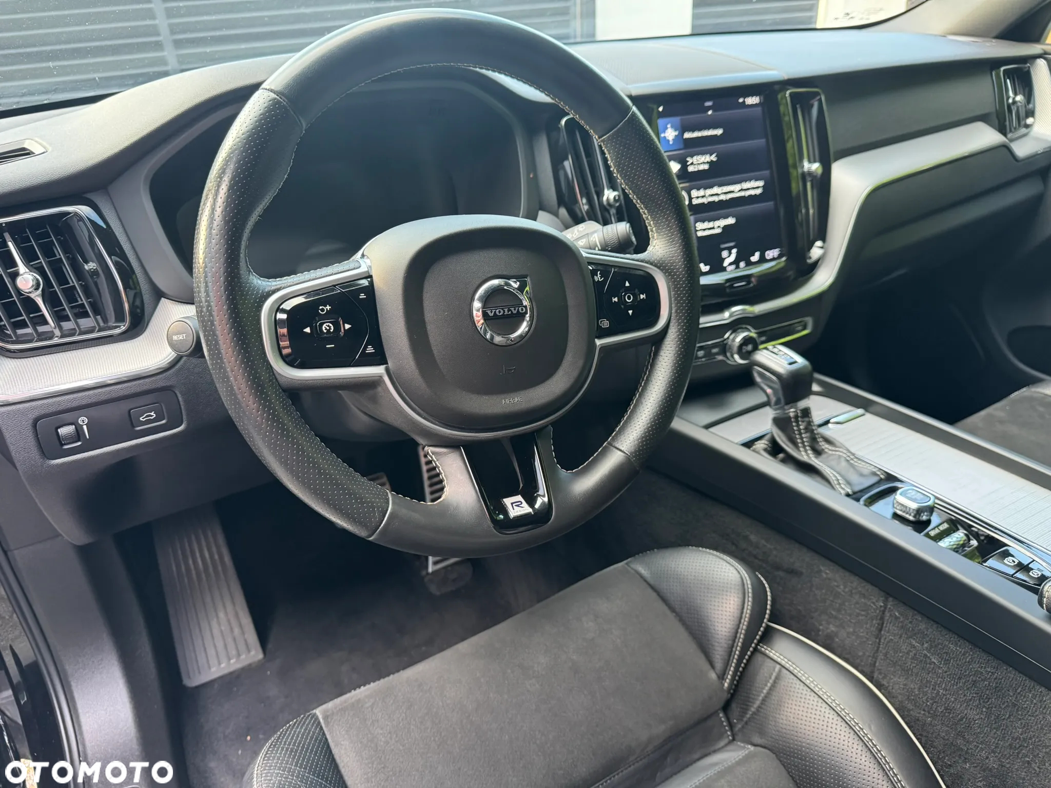 Volvo XC 60 D4 AWD R-Design - 25