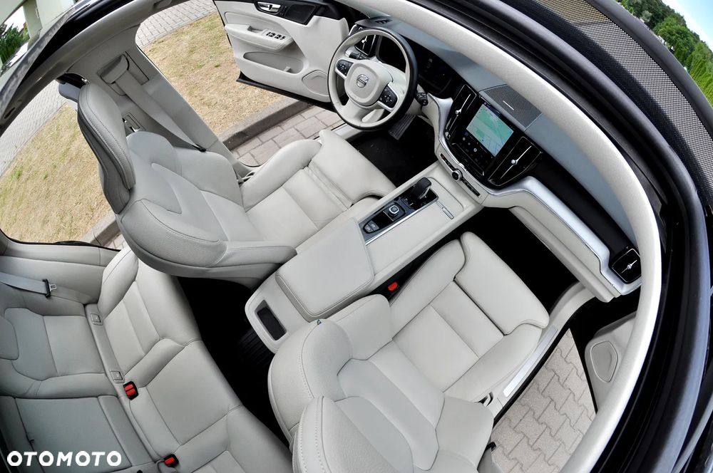 Volvo XC 60 T6 AWD Plug-In Hybrid Inscription - 4