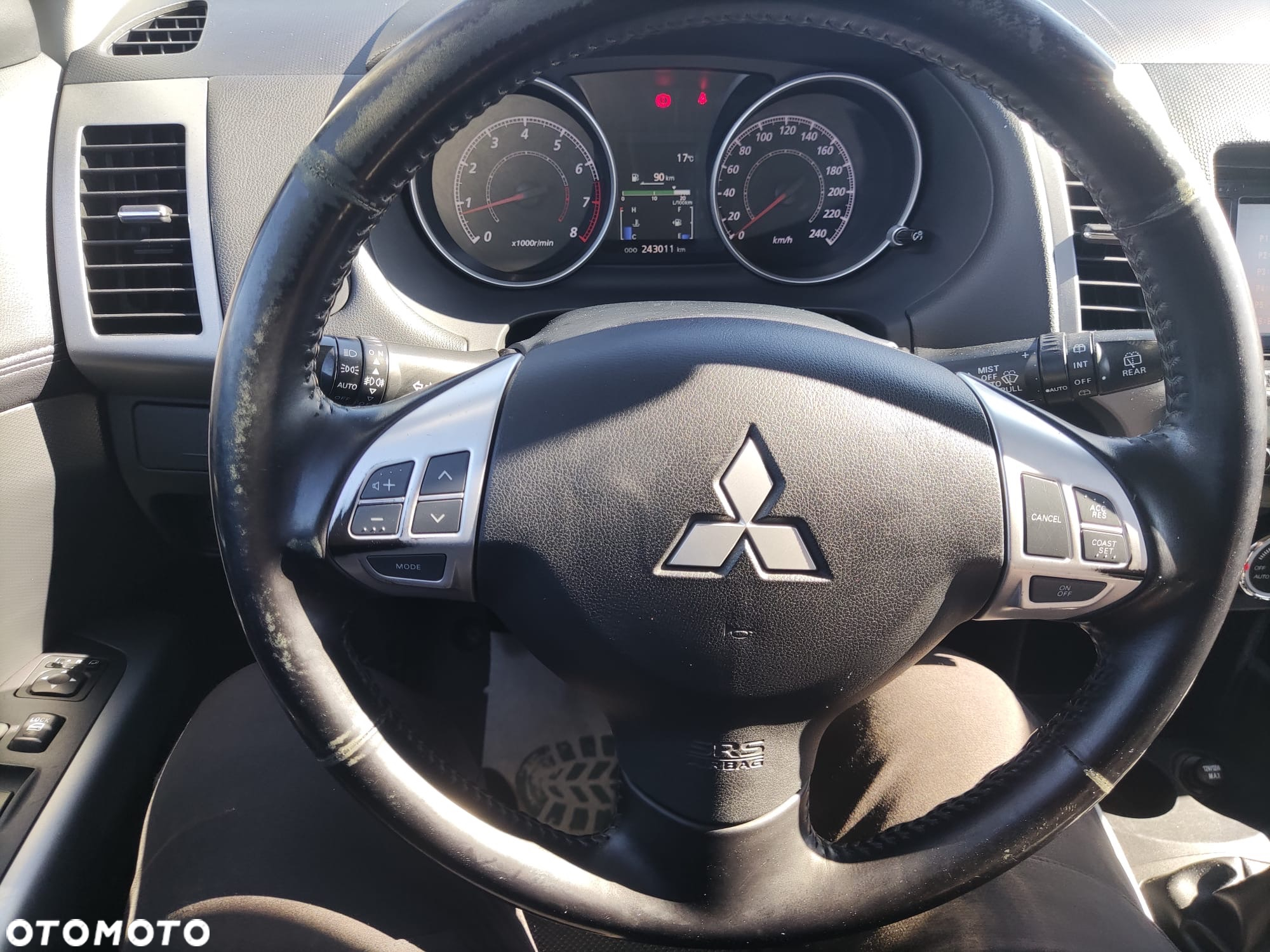 Mitsubishi Outlander 2.0 Intense + NAVI 2WD EU5 - 12