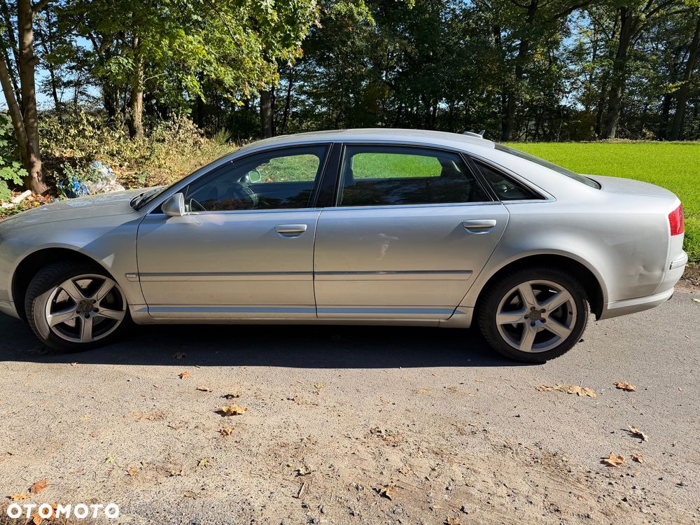 Audi A8 4.2 L Quattro - 3
