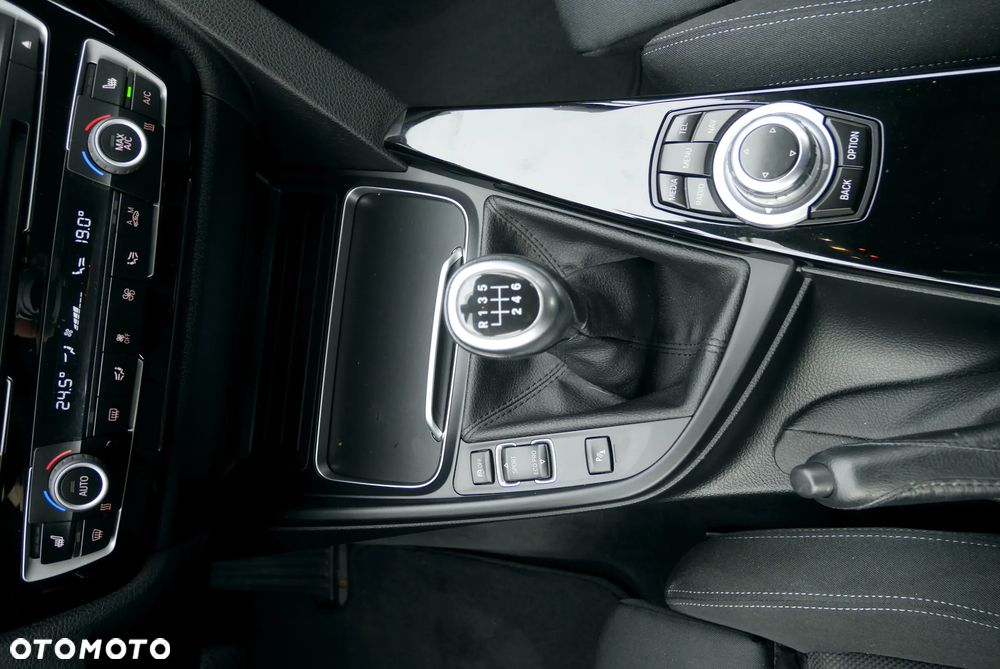 BMW Seria 3 318d Sport Line - 23