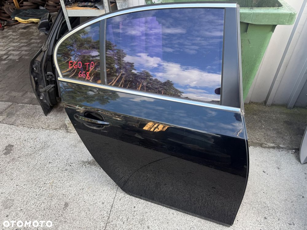 Drzwi e60 lewy tył lewe tylne 668 Schwarz 2 kompletne do założenia