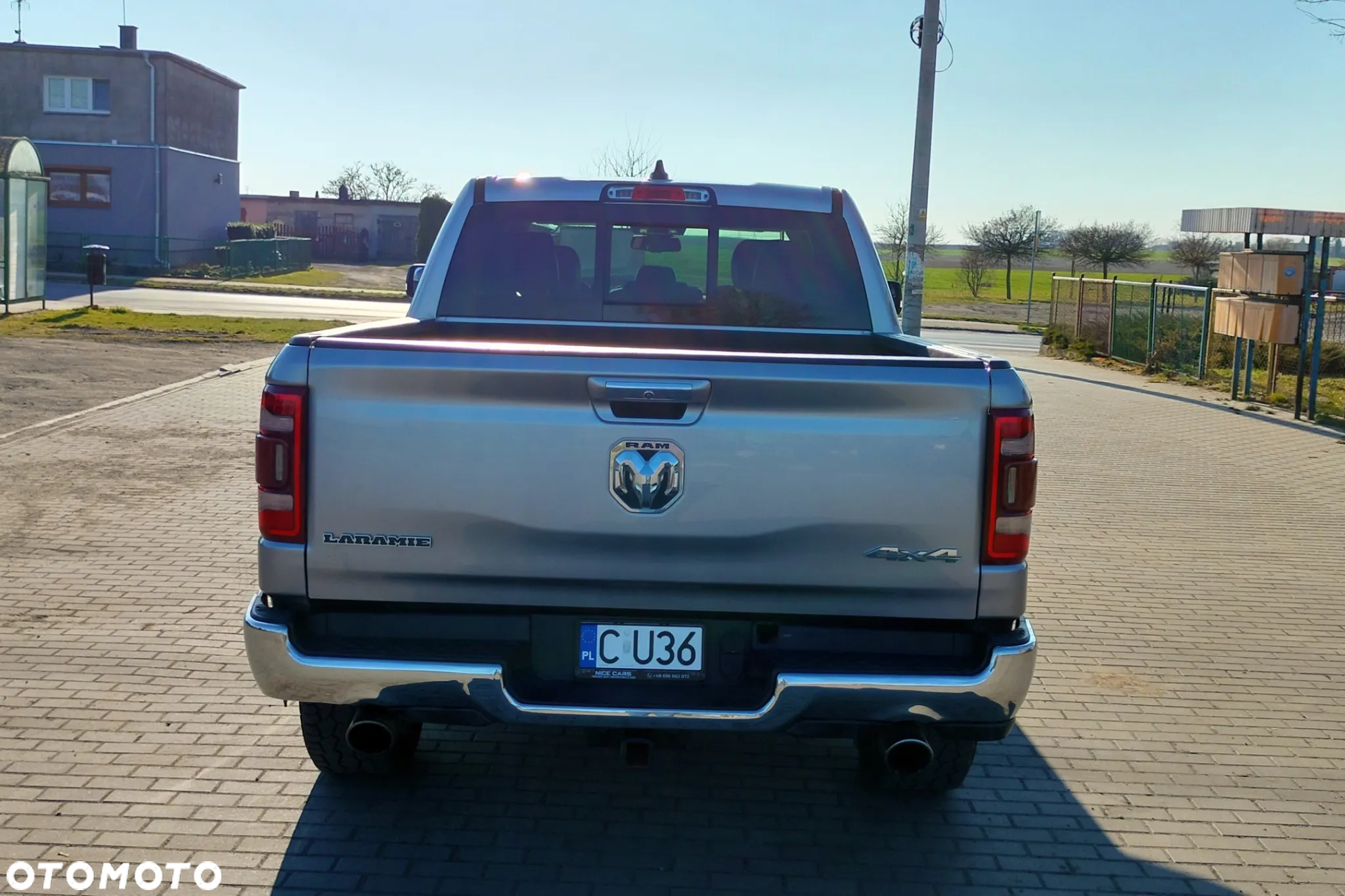 RAM 1500 Crew Cab Shortbed Laramie - 11