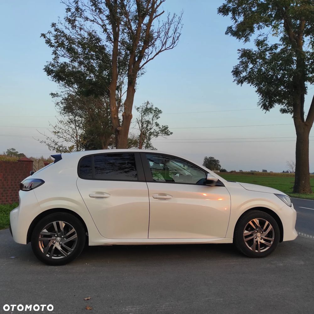 Peugeot 208 - 10