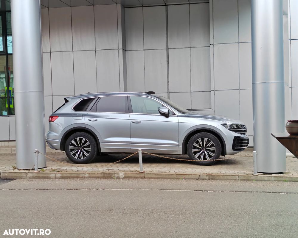 Volkswagen Touareg - 1