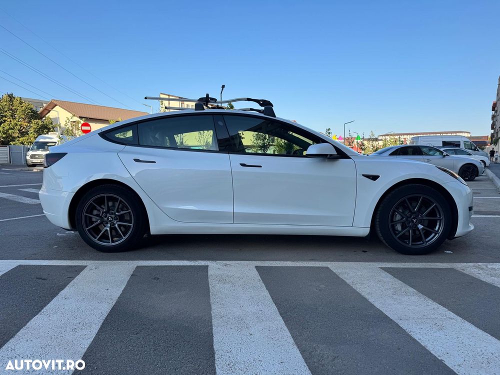 TESLA Model 3 2022 — imagine 8