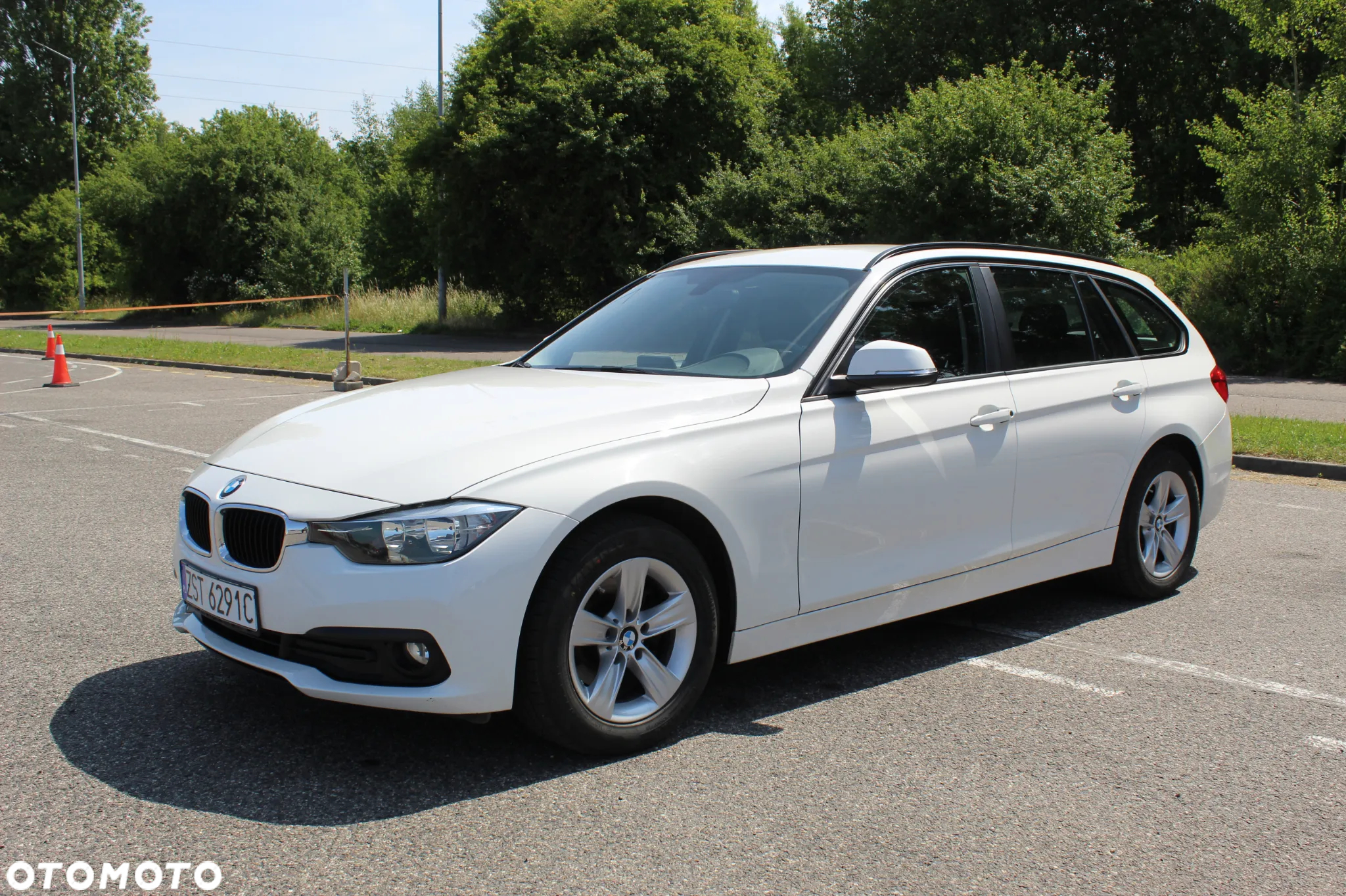 BMW Seria 3 318i - 13