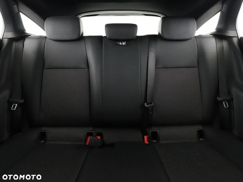 Mercedes-Benz CLA 180 d 7G-DCT - 19