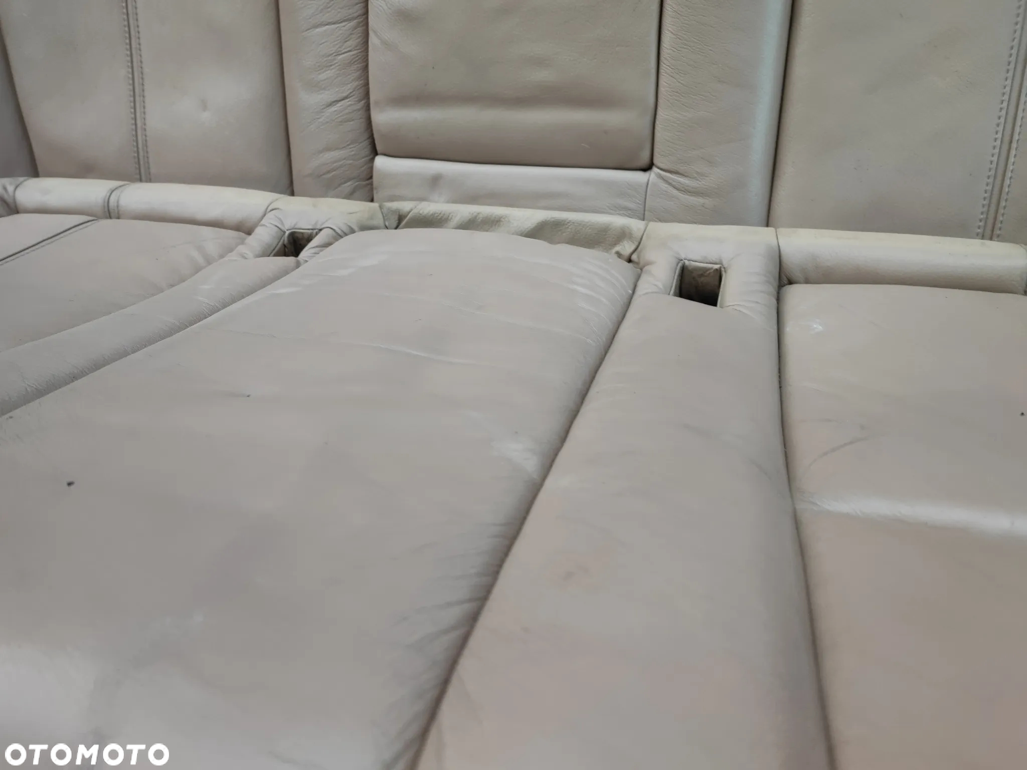 BMW E39 SEDAN ORYGINALNA KOMPLETNA KANAPA TYŁ SKŁADANA W KOLORZE BEŻOWYM / KREMOWYM / SANDBEIGE  O NR. 52 20 7 049 351 /  52 20 8 198 182 / 52 20 7 049 357 OEM - 22