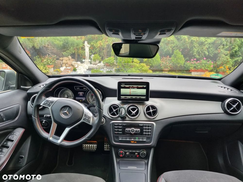 Mercedes-Benz GLA - 16