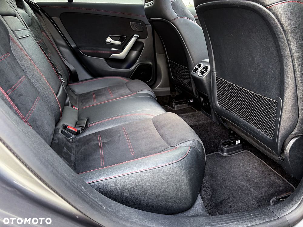 Mercedes-Benz CLA 200 7G-DCT AMG Line - 14