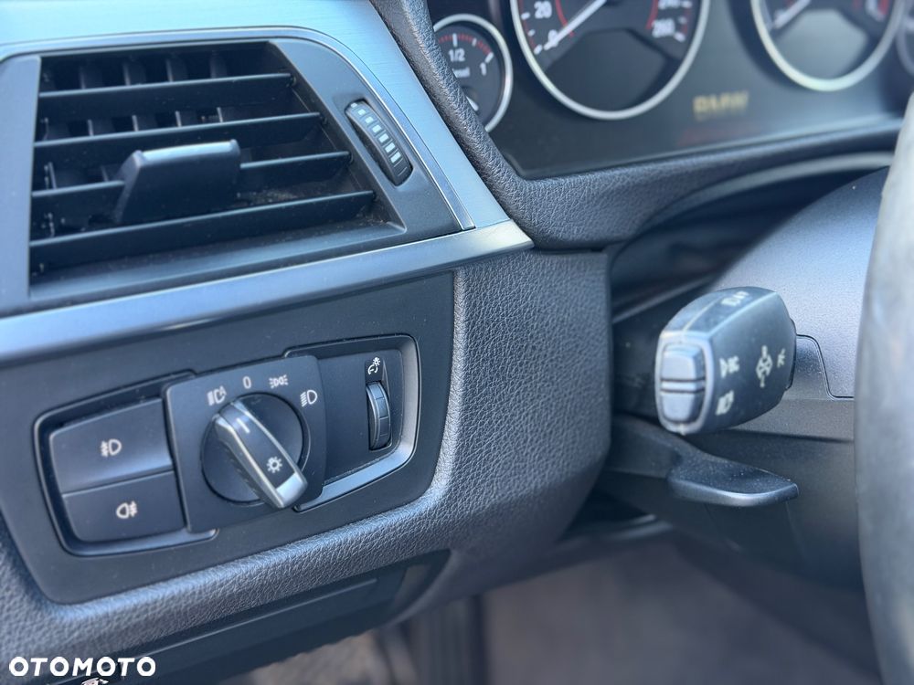 BMW Seria 3 320d xDrive Sport Line - 23