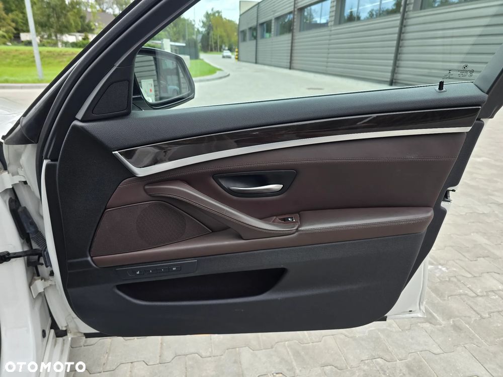 BMW Seria 5 535i xDrive Sport-Aut Luxury Line - 39