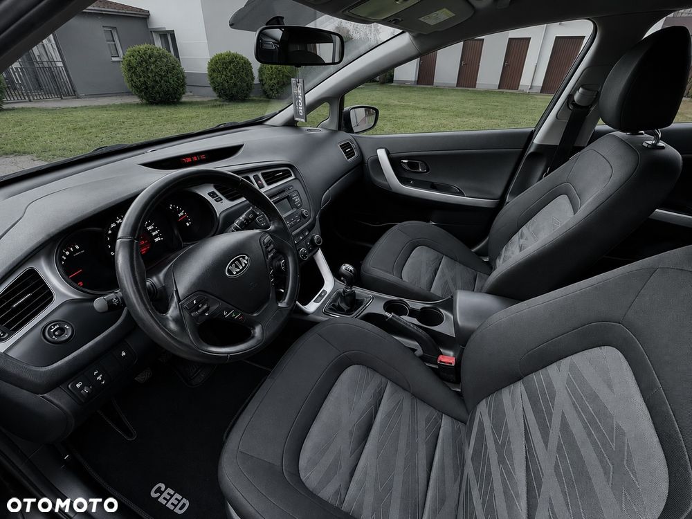 Kia Ceed 1.6 GDI ISG Dream-Team Edition - 13