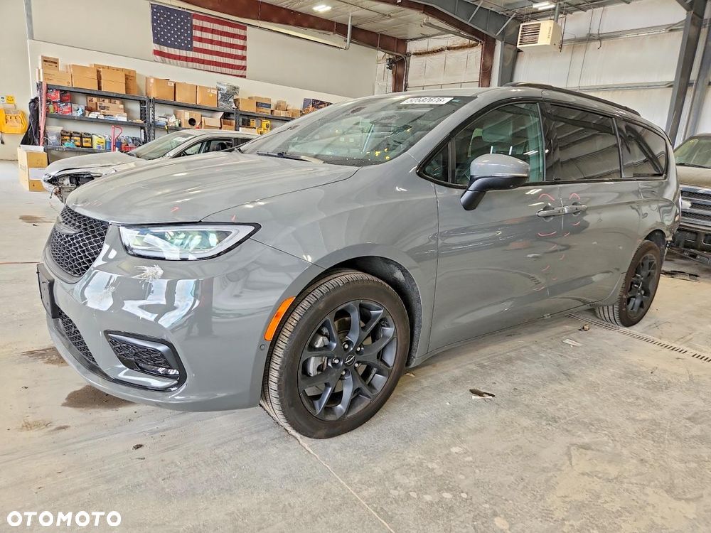 Chrysler Pacifica - 2