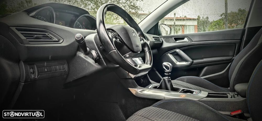 Peugeot 308 1.2 PureTech Allure Pack - 16