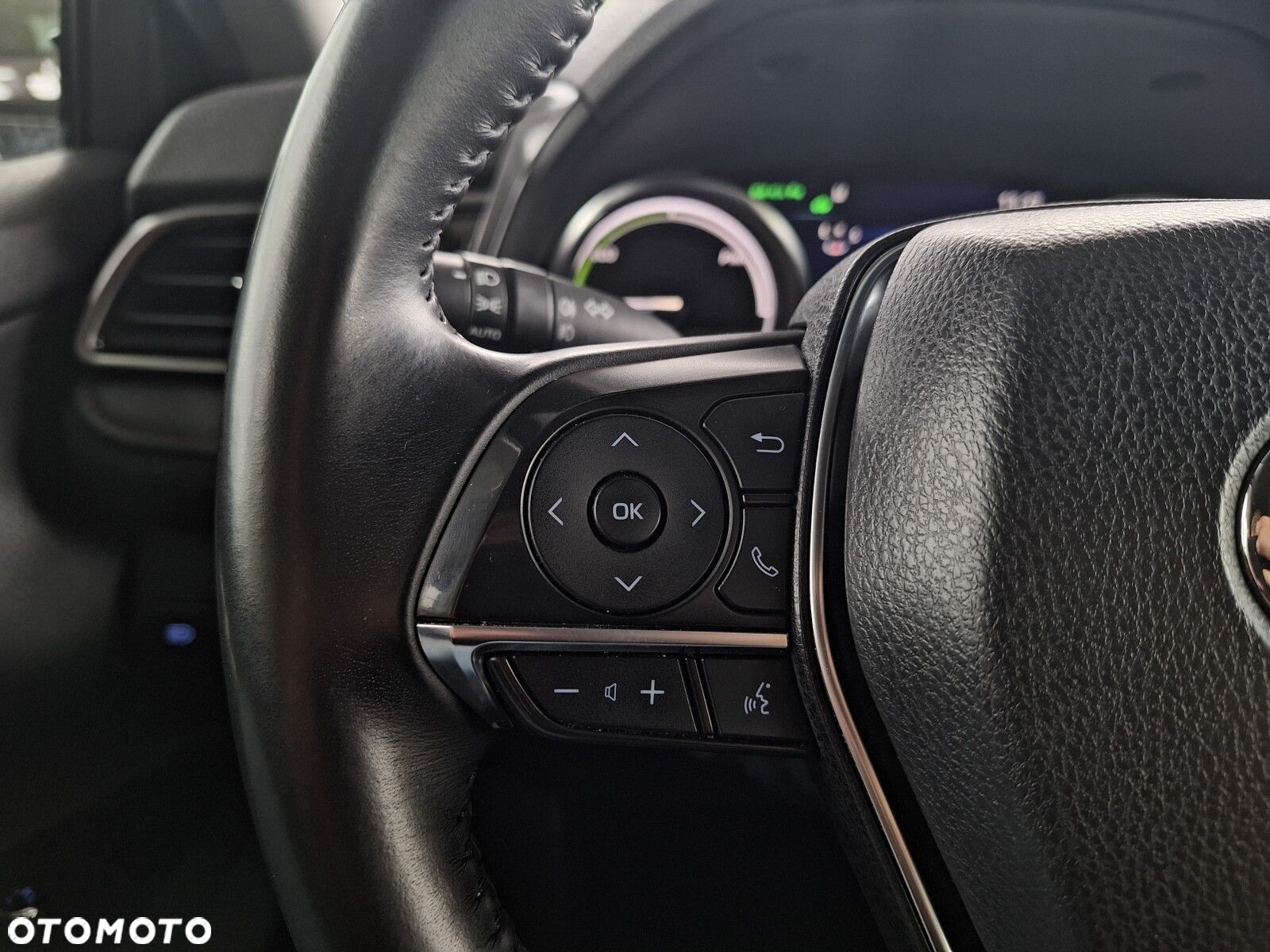 Toyota Camry 2.5 Hybrid Executive CVT - 34