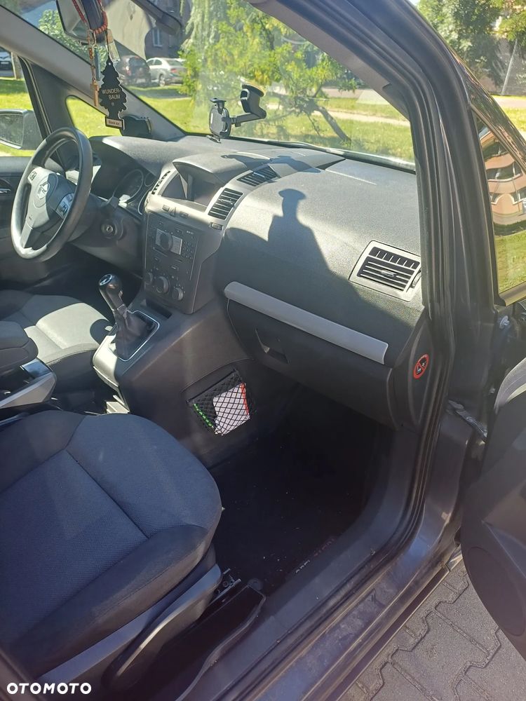 Opel Zafira - 10