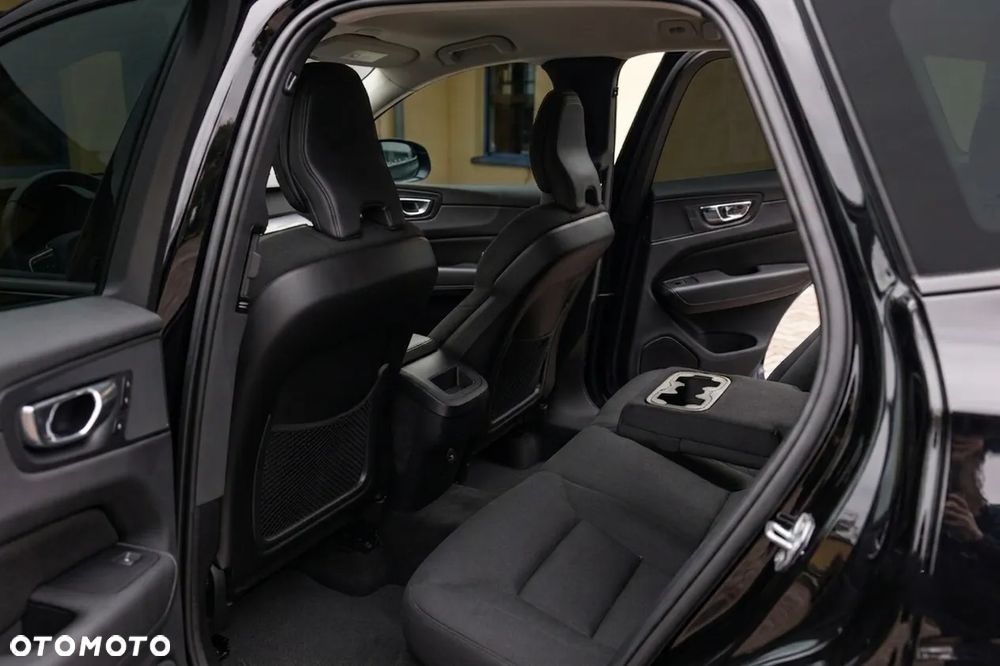 Volvo XC 60 B4 B Momentum Pro - 27