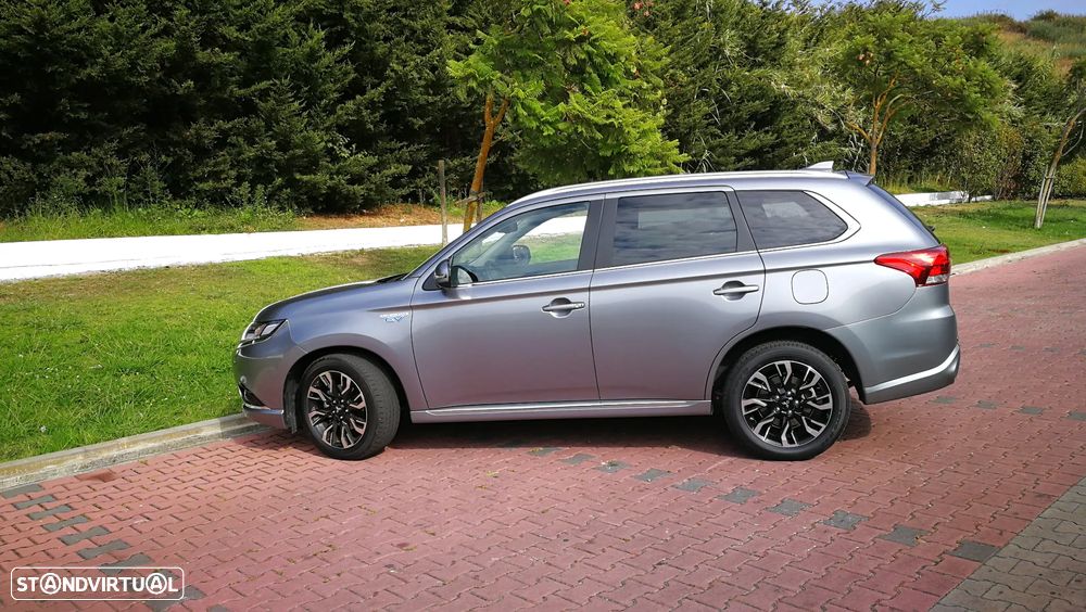 Mitsubishi Outlander 2.0 Instyle Navi - 5