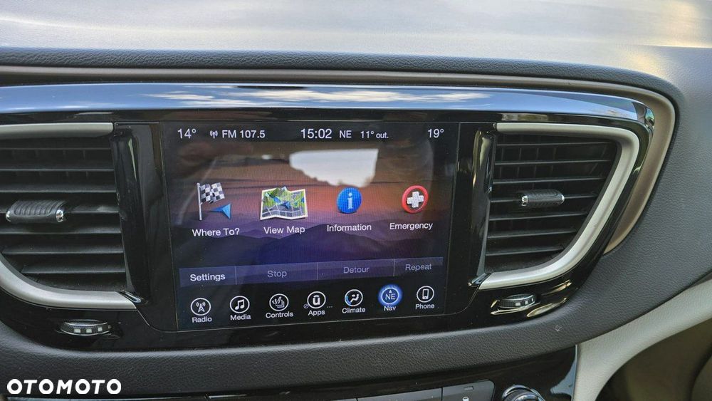 Chrysler Pacifica - 17
