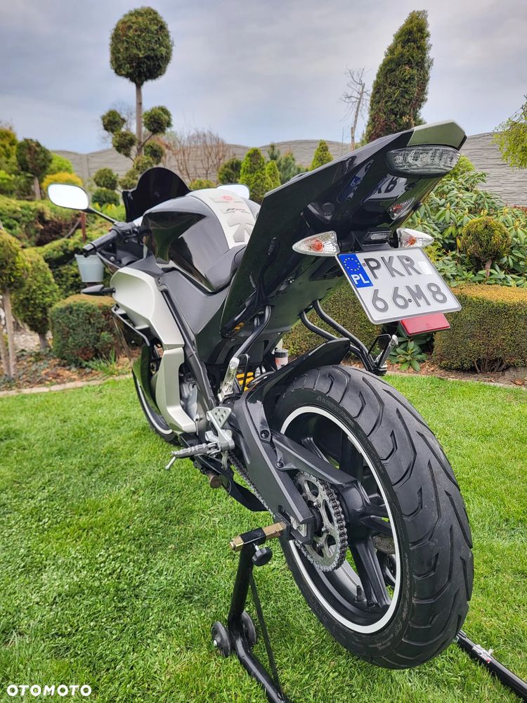 Yamaha YZF - 16