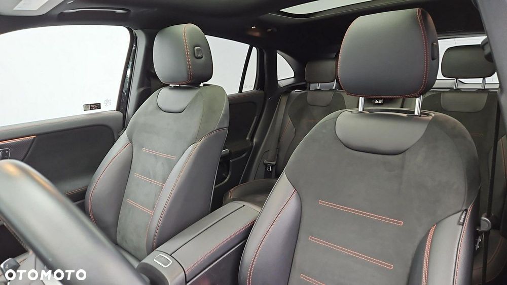 Mercedes-Benz GLA 200 d - 11