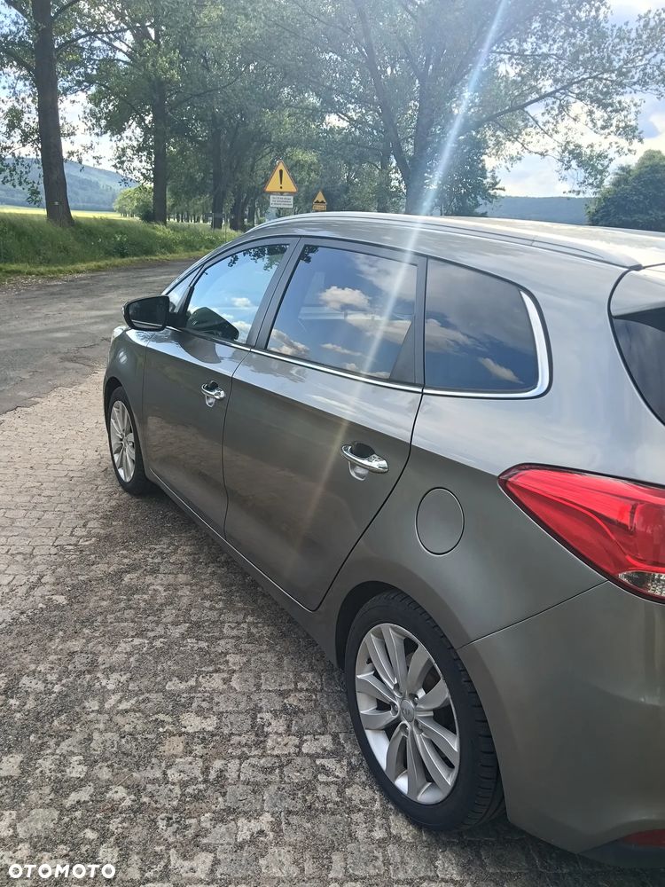 Kia Carens - 2