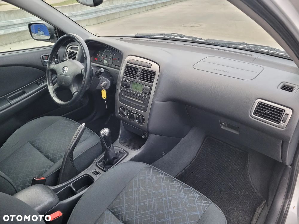 Toyota Avensis - 13