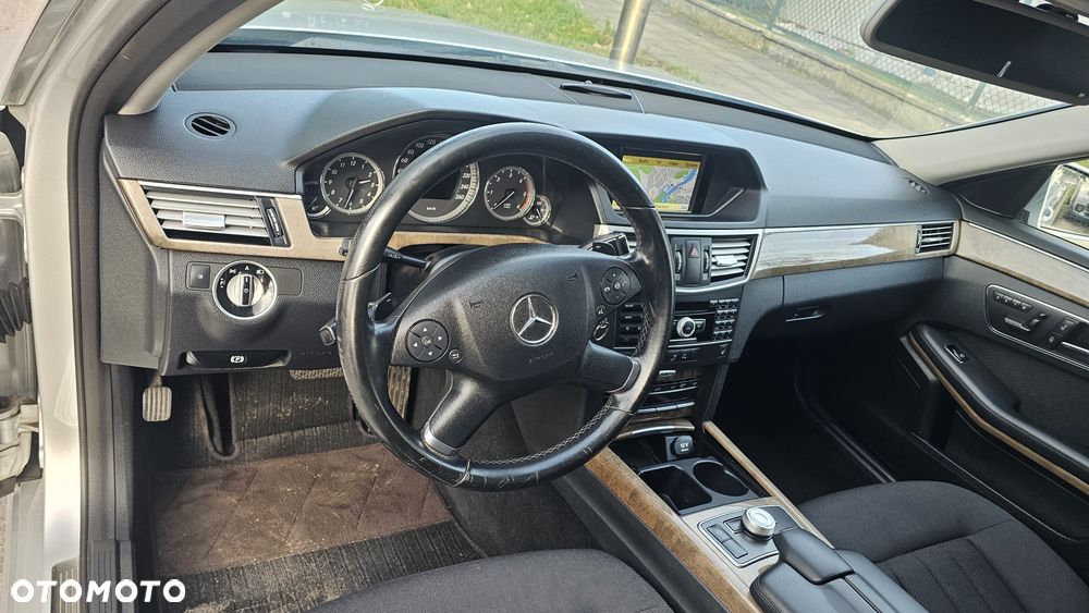 Mercedes-Benz Klasa E 350 CDI DPF BlueEFFICIENCY 7G-TRONIC Elegance - 11