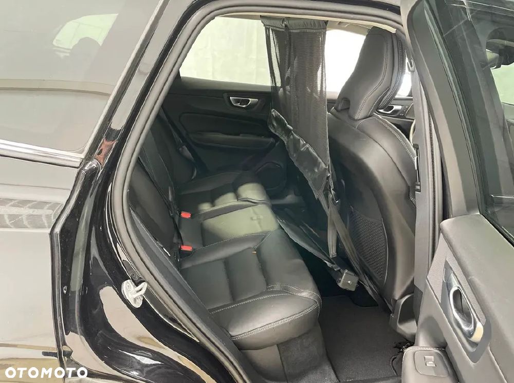 Volvo XC 60 B4 D AWD Ultimate Dark - 16