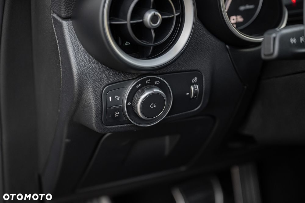 Alfa Romeo Stelvio 2.0 Turbo 16V AT8-Q4 Veloce - 25