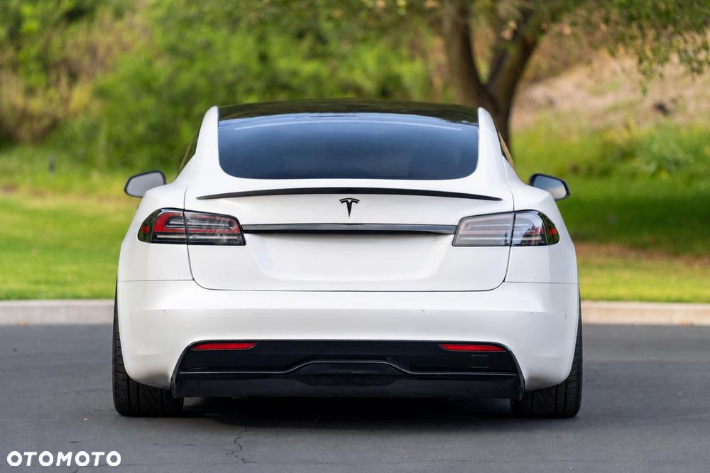Tesla Model S - 6
