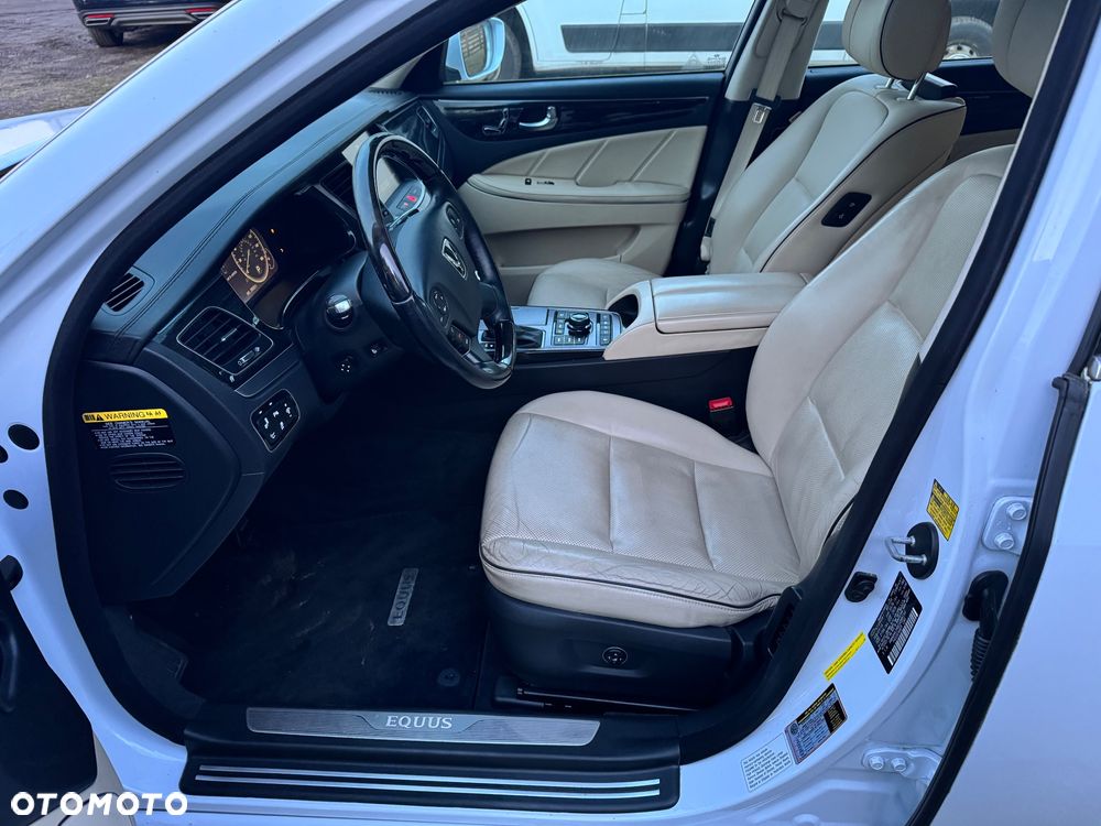 Hyundai Equus - 18