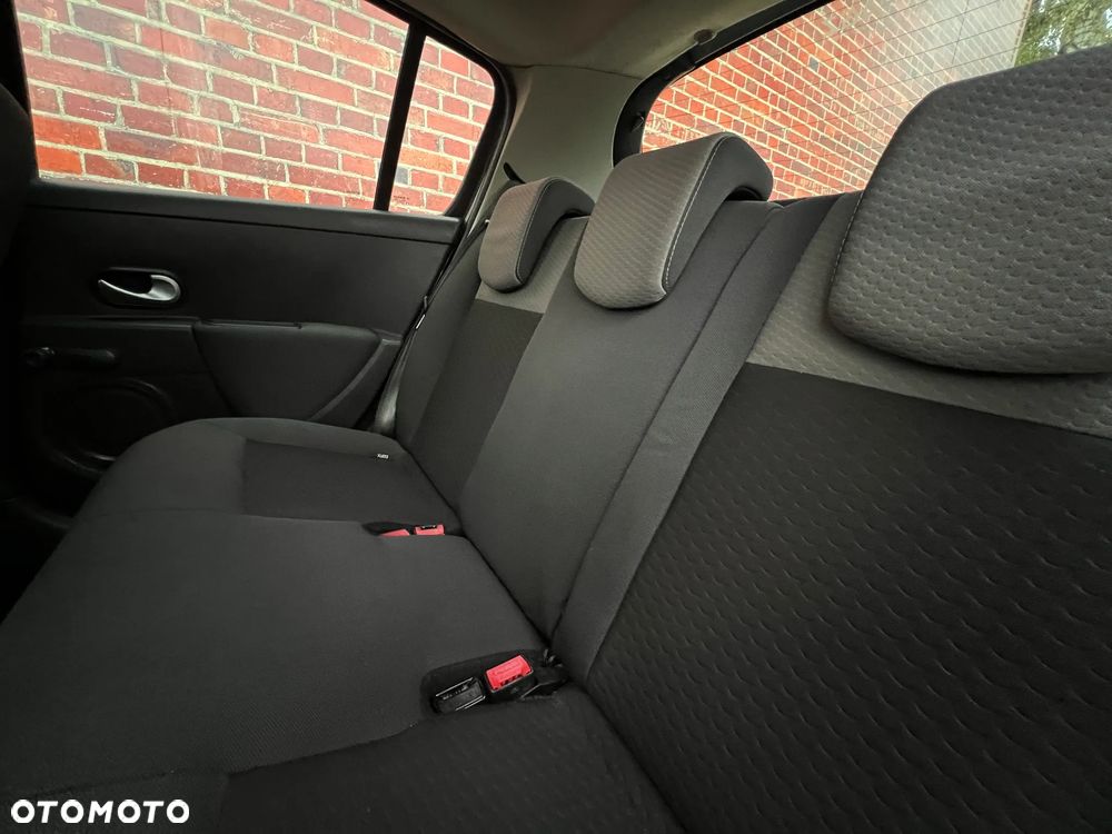 Renault Clio - 17