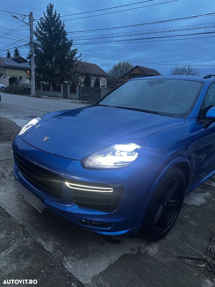 Porsche Cayenne - 1