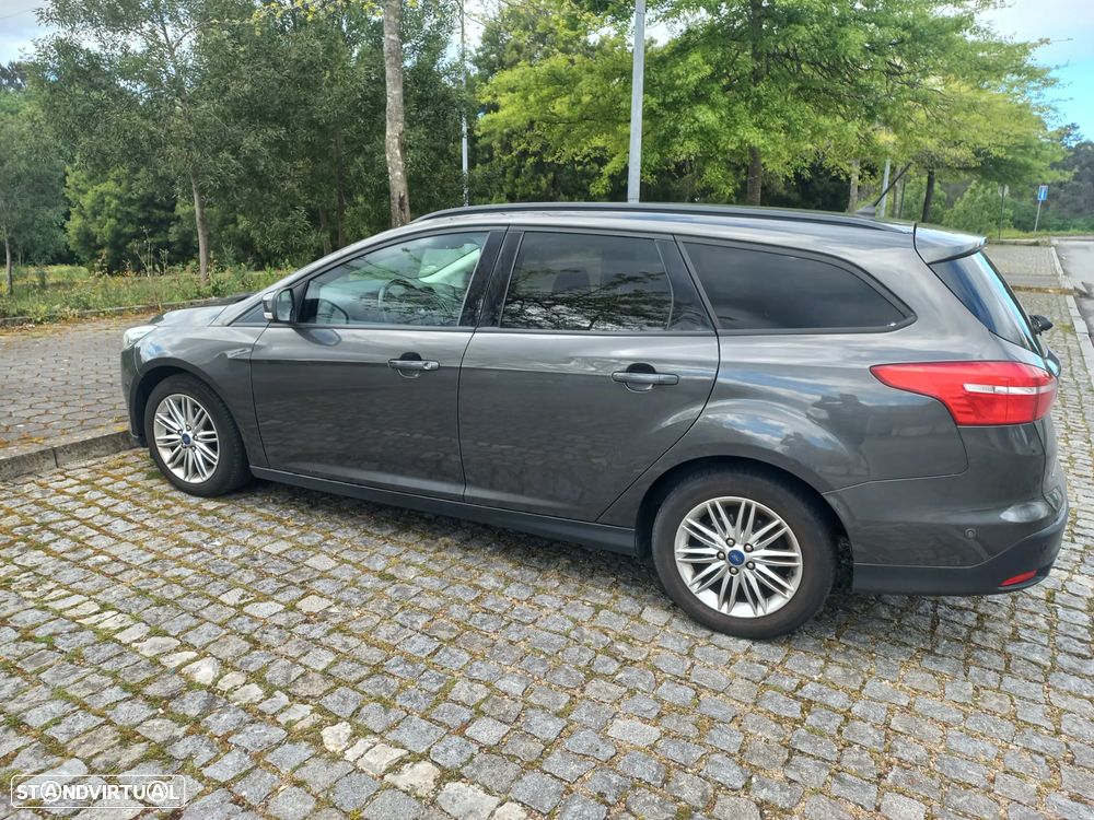 Ford Focus SW 1.5 TDCi EcoBlue Business - 4