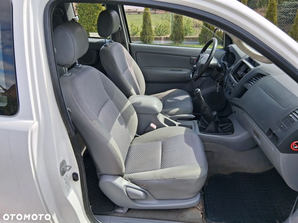 Toyota Hilux 2.5 D-4D DLX - 9